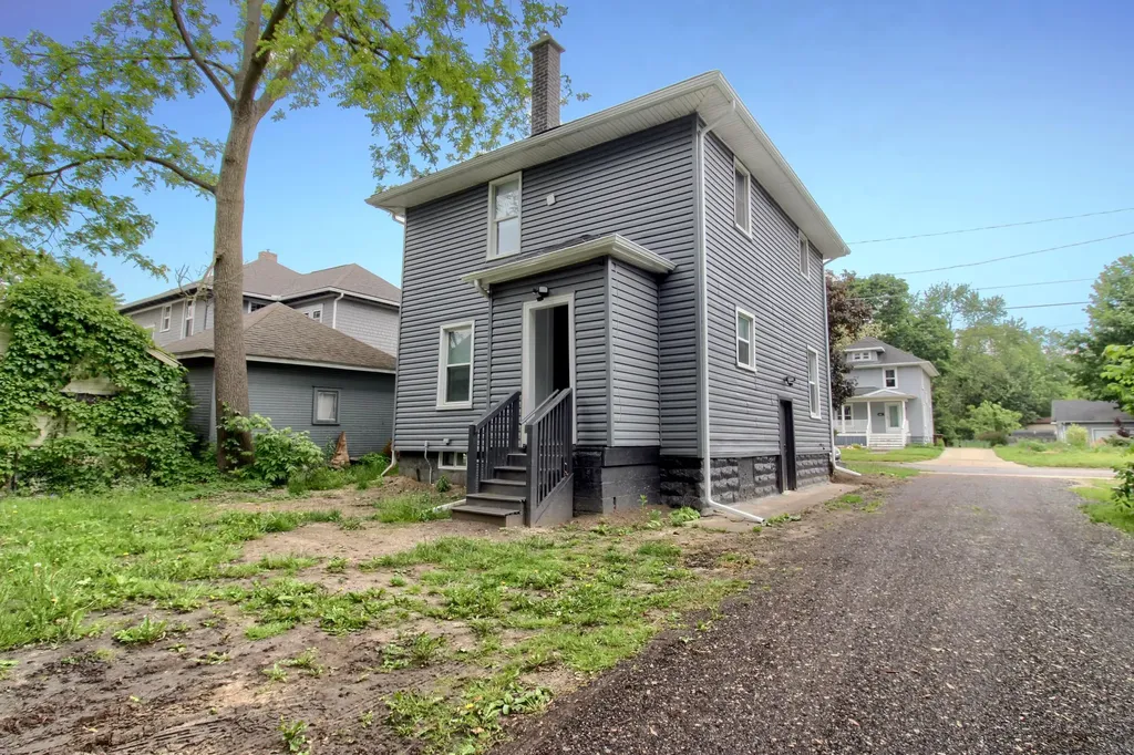 609 W Biddle Street Jackson City MI 49203