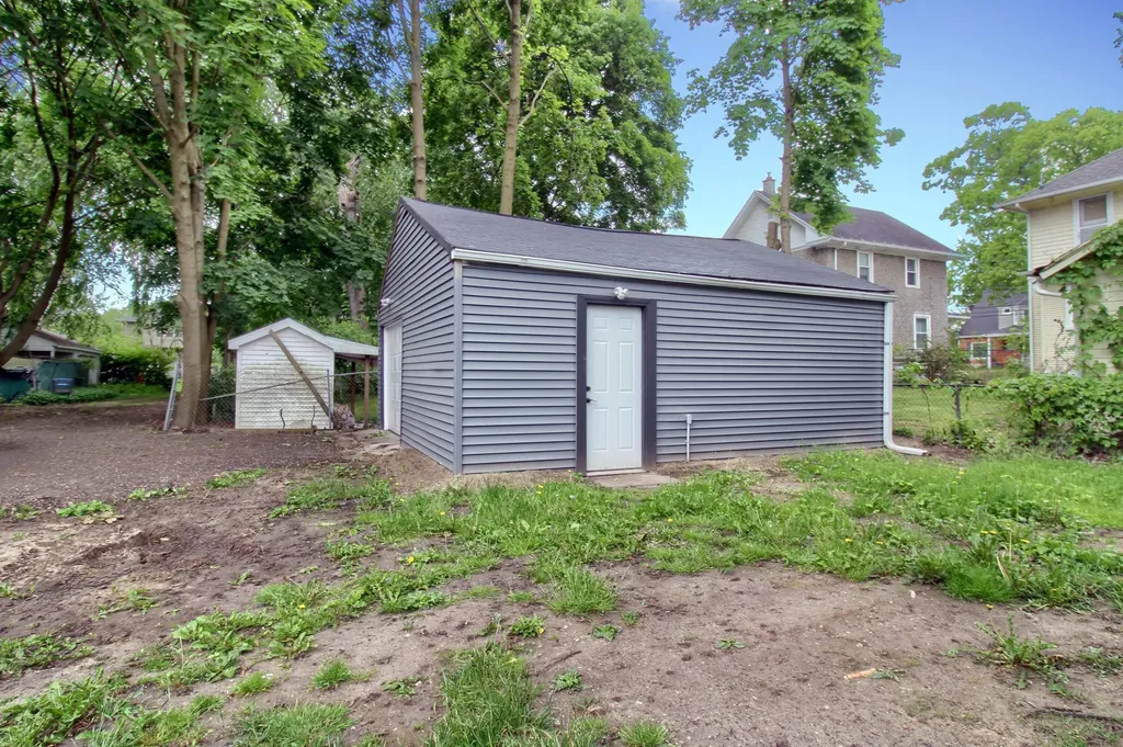 609 W Biddle Street Jackson City MI 49203