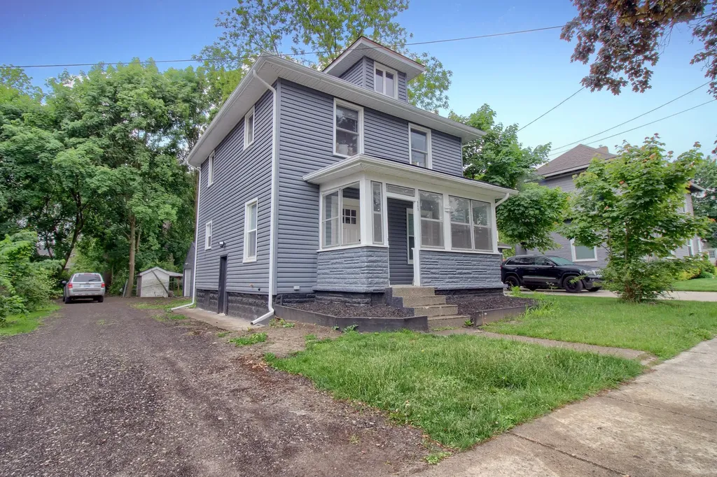 609 W Biddle Street Jackson City MI 49203