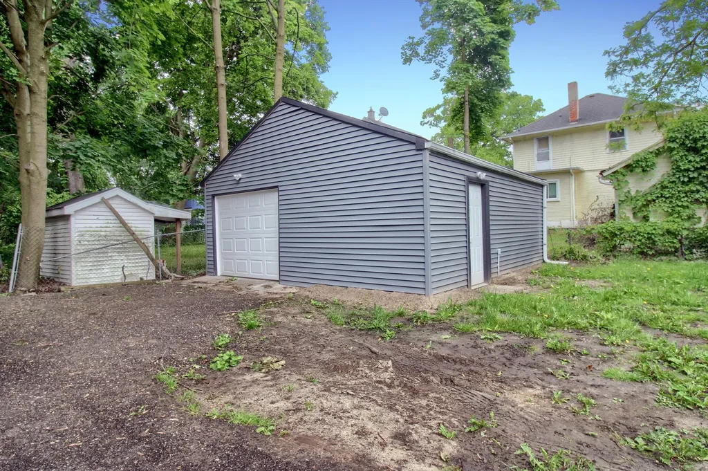 609 W Biddle Street Jackson City MI 49203
