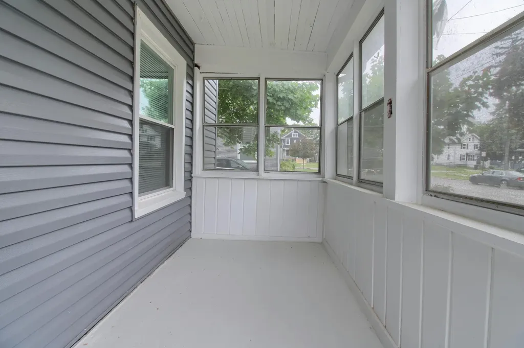 609 W Biddle Street Jackson City MI 49203