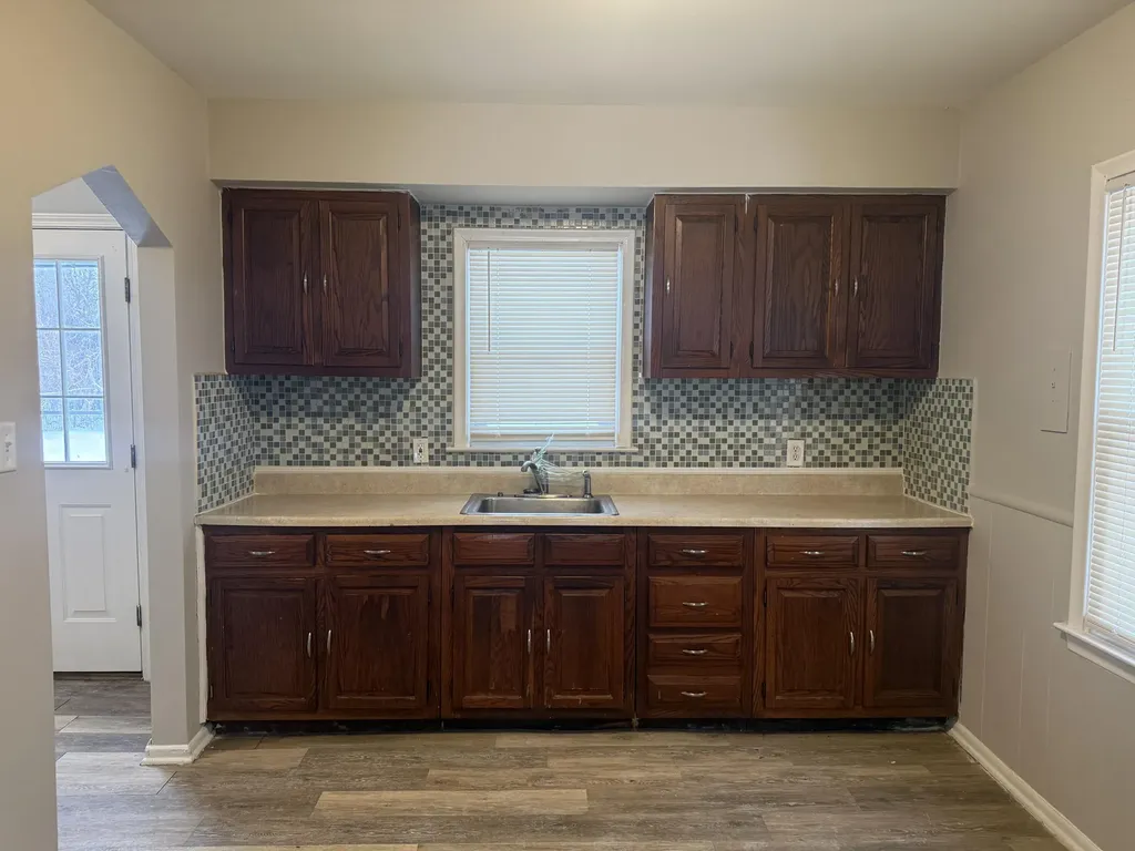 6237 Inkster Road Taylor City MI 48180