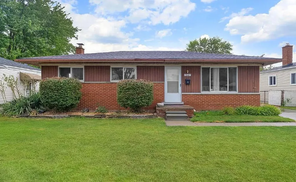 13467 Charlotte Avenue Warren City MI 48089