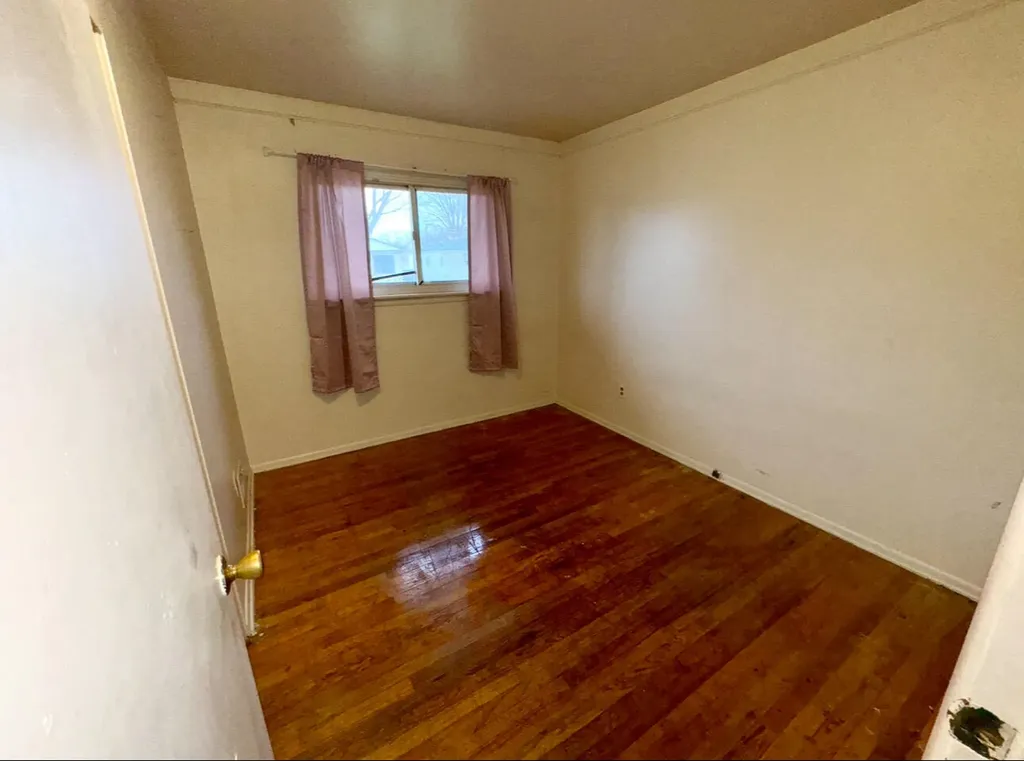 13467 Charlotte Avenue Warren City MI 48089