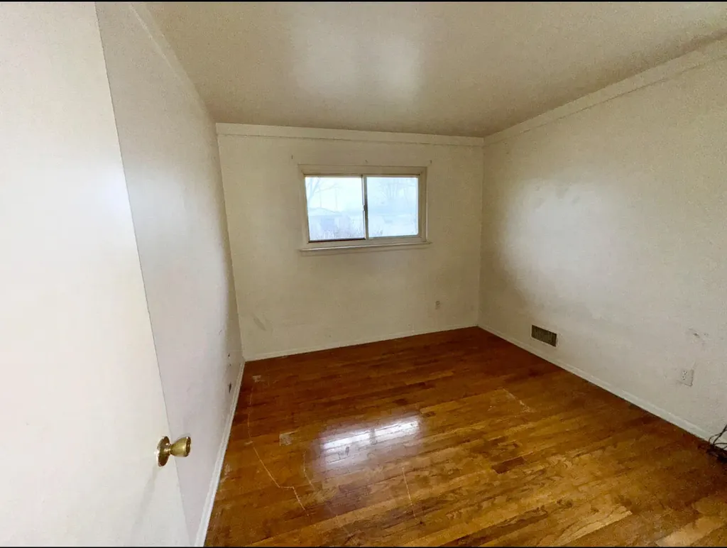 13467 Charlotte Avenue Warren City MI 48089