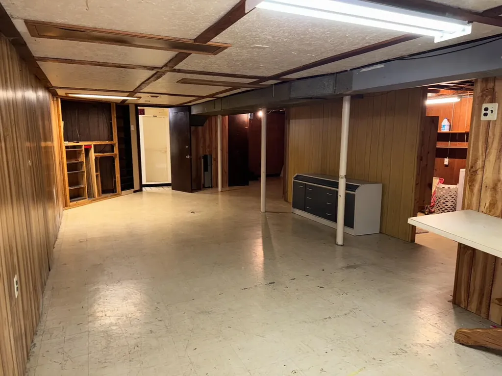 13467 Charlotte Avenue Warren City MI 48089