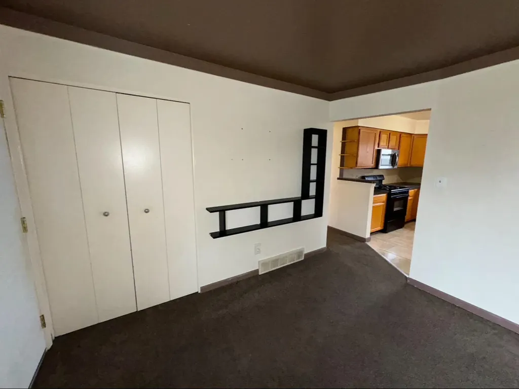 13467 Charlotte Avenue Warren City MI 48089