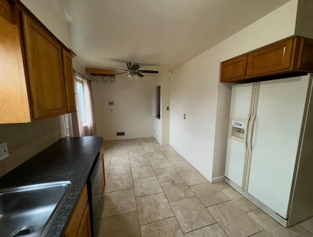 13467 Charlotte Avenue Warren City MI 48089