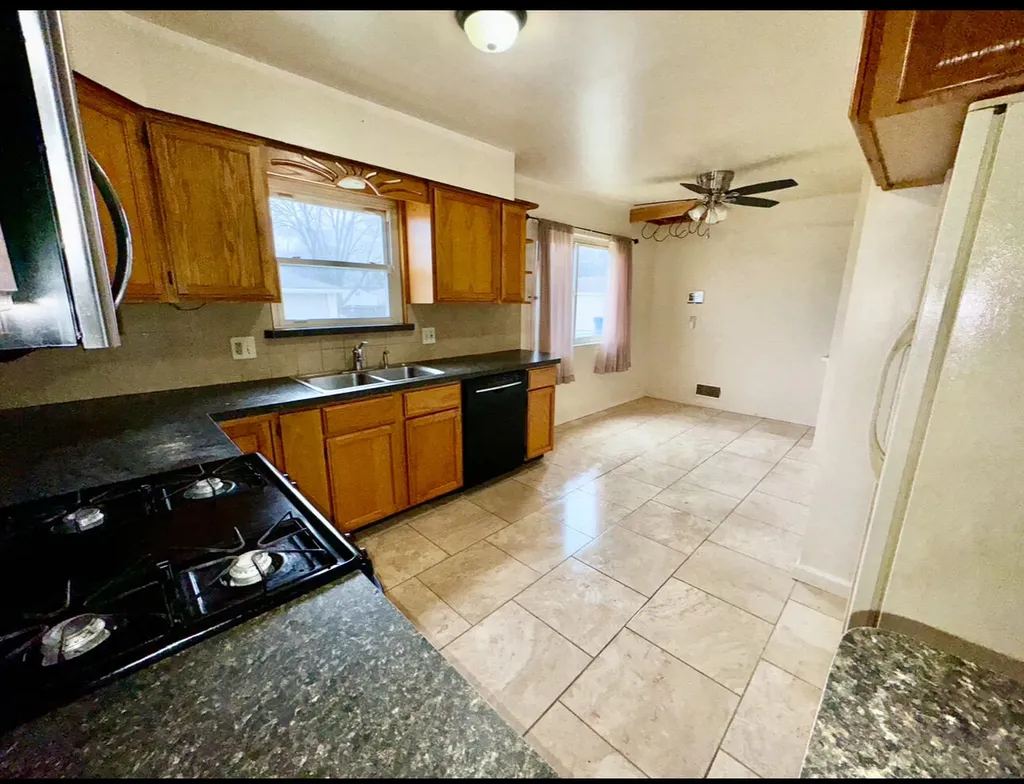 13467 Charlotte Avenue Warren City MI 48089