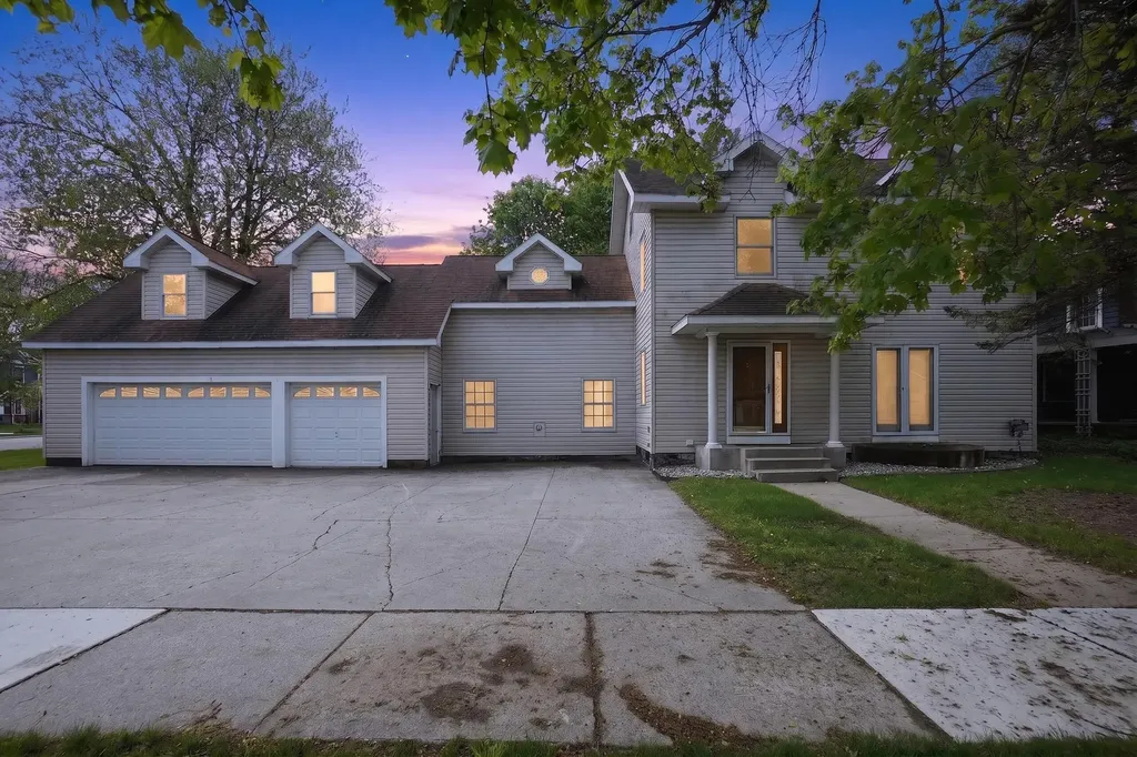 1109 S Genesee Drive Lansing City MI 48915