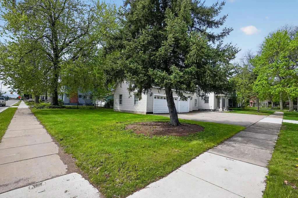1109 S Genesee Drive Lansing City MI 48915
