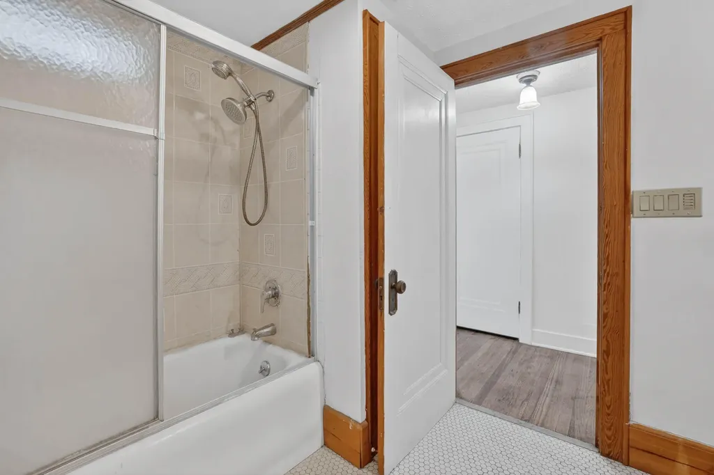 1109 S Genesee Drive Lansing City MI 48915
