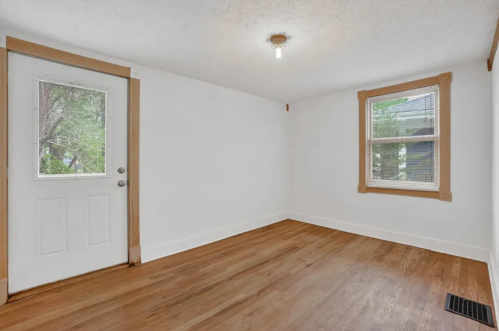 1109 S Genesee Drive Lansing City MI 48915
