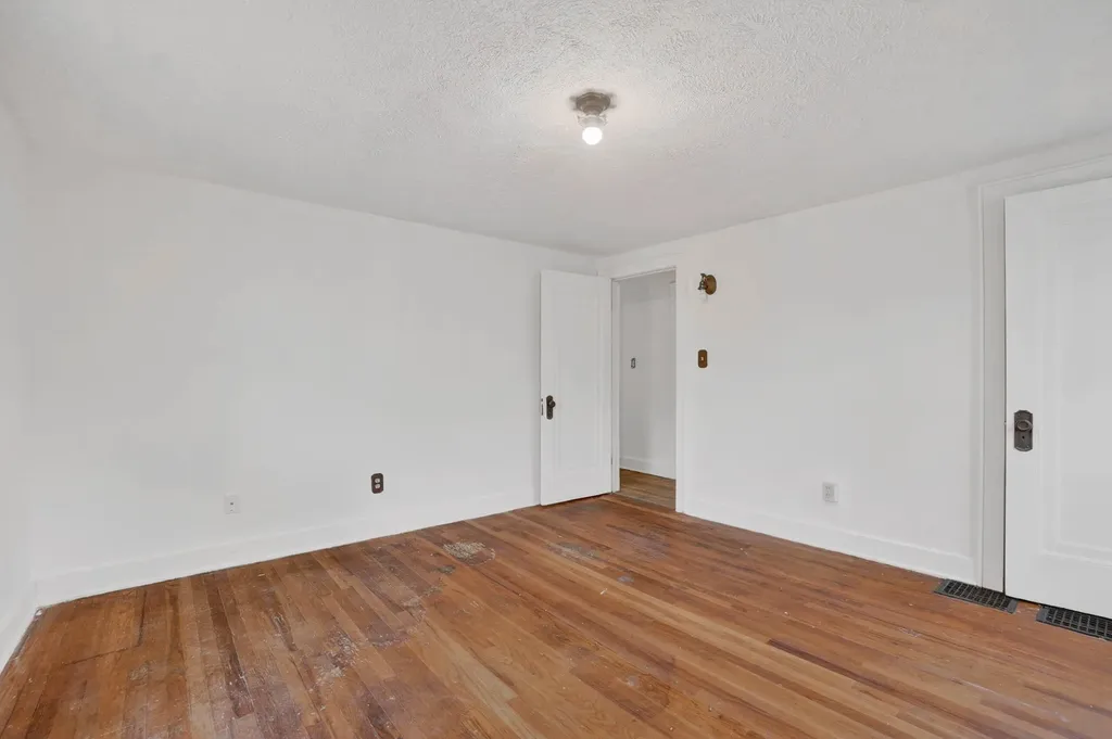 1109 S Genesee Drive Lansing City MI 48915