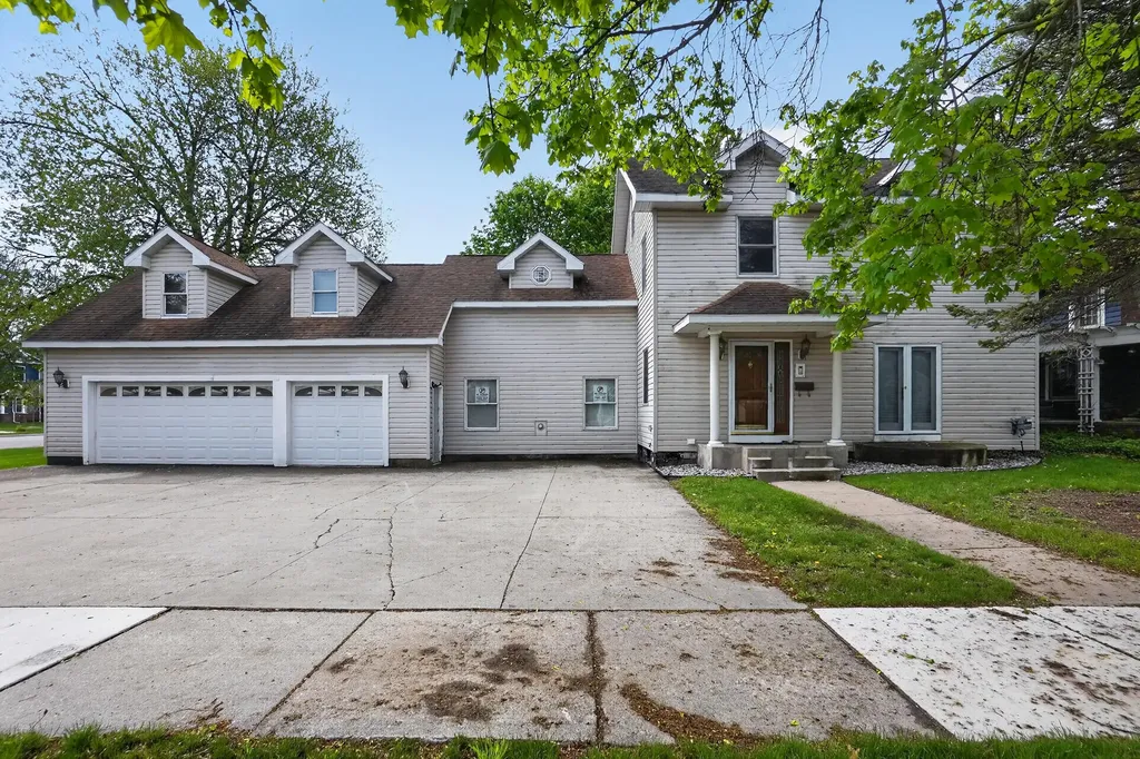 1109 S Genesee Drive Lansing City MI 48915