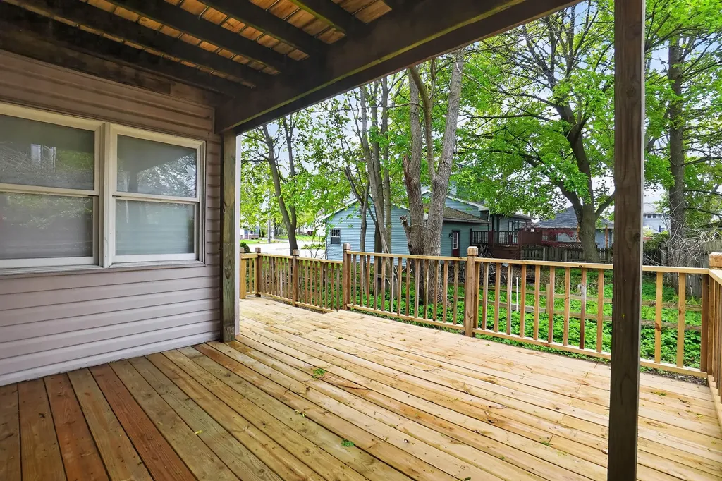 1109 S Genesee Drive Lansing City MI 48915