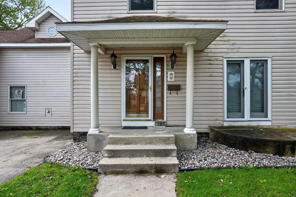 1109 S Genesee Drive Lansing City MI 48915