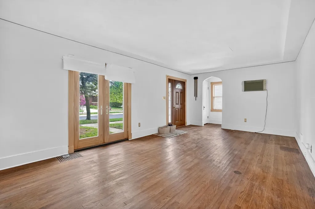 1109 S Genesee Drive Lansing City MI 48915