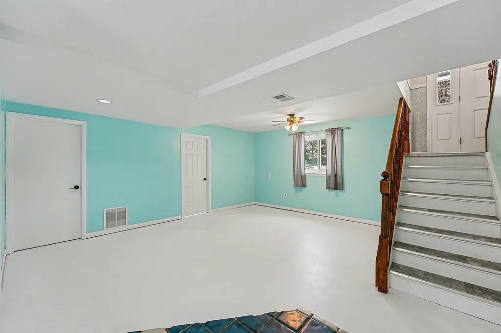 24213 Broadview Street Farmington Hills City MI 48336