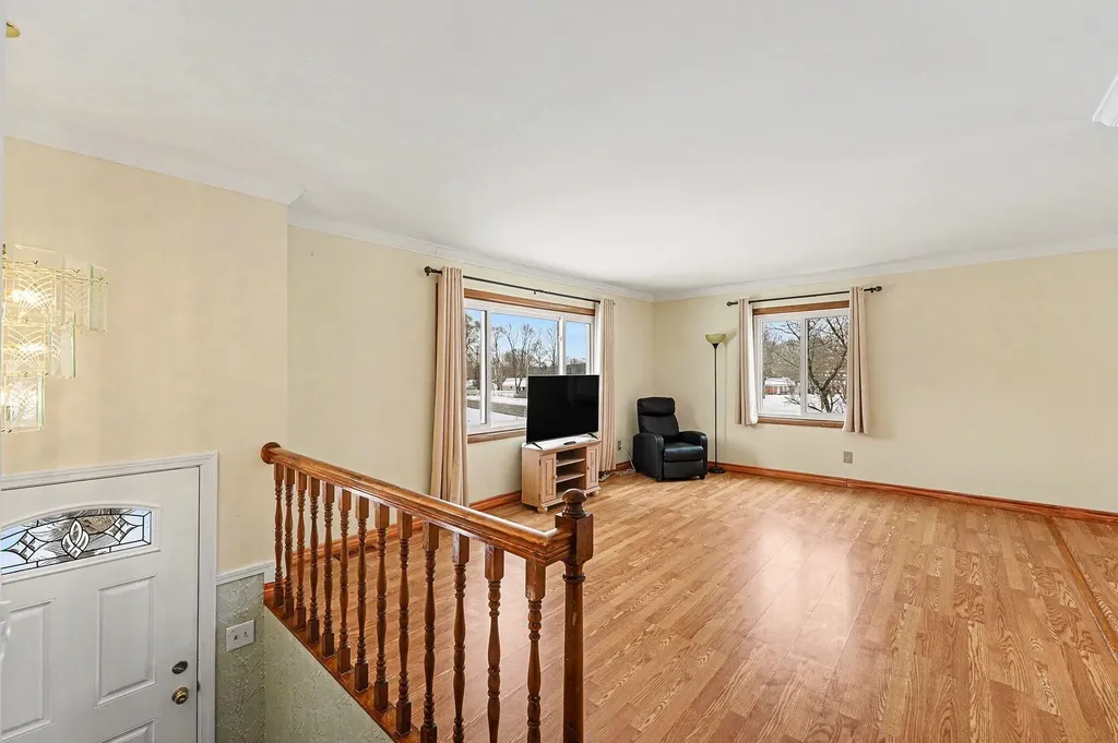 24213 Broadview Street Farmington Hills City MI 48336