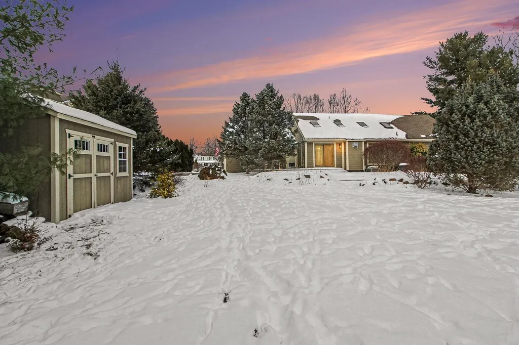 1335 N Silo Ridge Drive Pittsfield Charter Township MI 48108