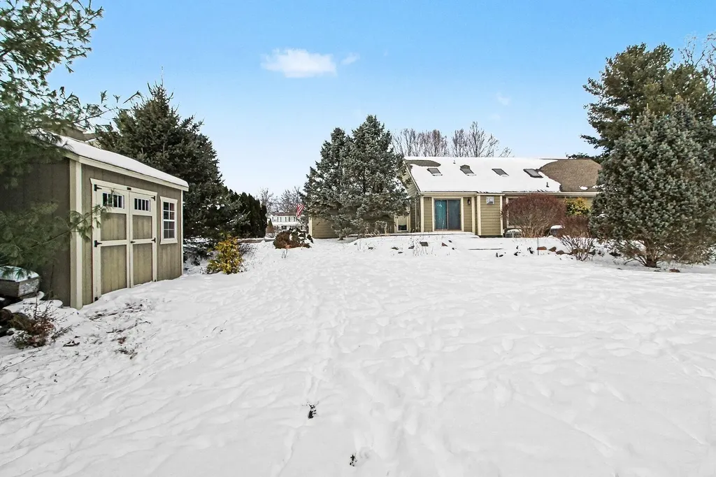 1335 N Silo Ridge Drive Pittsfield Charter Township MI 48108
