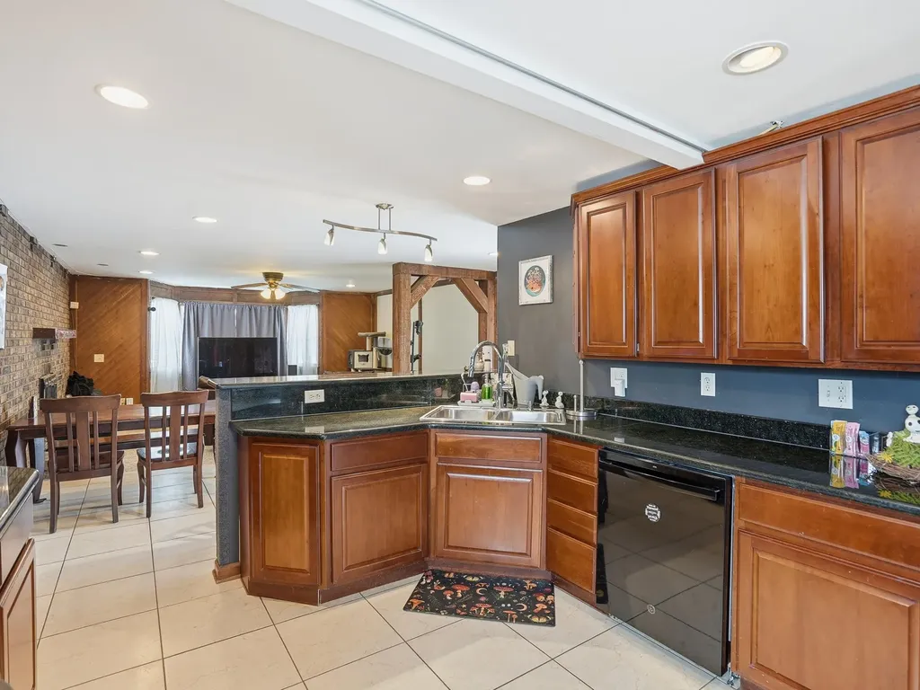 12126 Centralia Redford Charter Township MI 48239