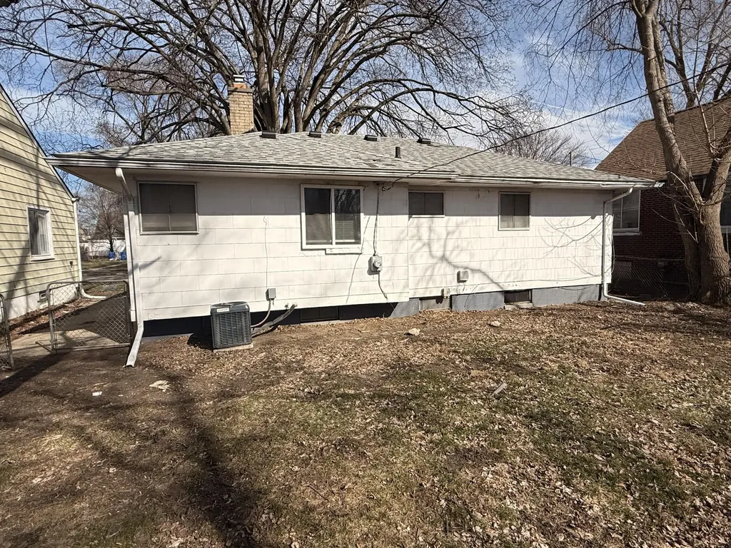 8134 Hudson Avenue Warren City MI 48089