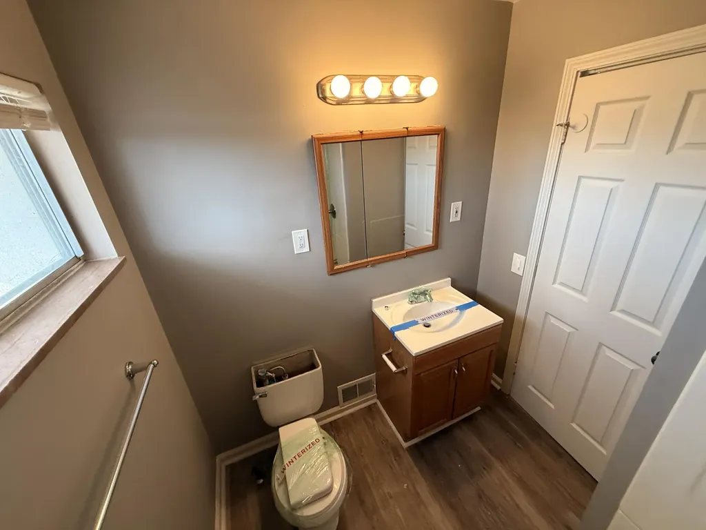 8134 Hudson Avenue Warren City MI 48089