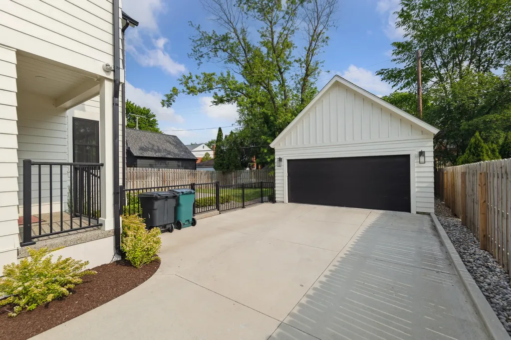 1053 Canterbury Street Birmingham City MI 48009