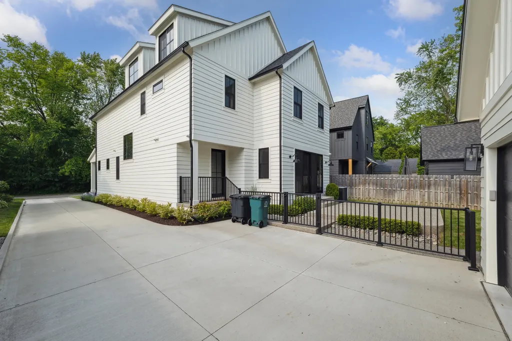 1053 Canterbury Street Birmingham City MI 48009