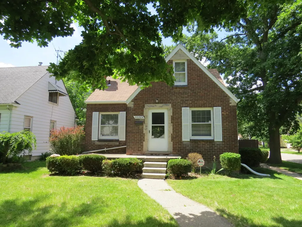 20204 Kenosha Street Harper Woods City MI 48225