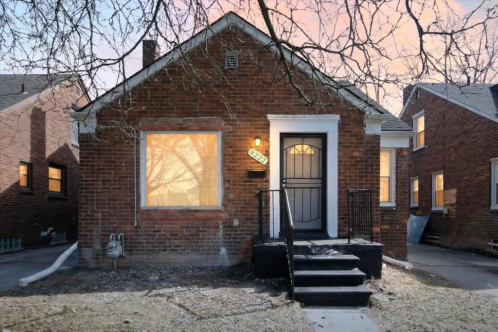 8222 Roselawn Street Detroit City MI 48204