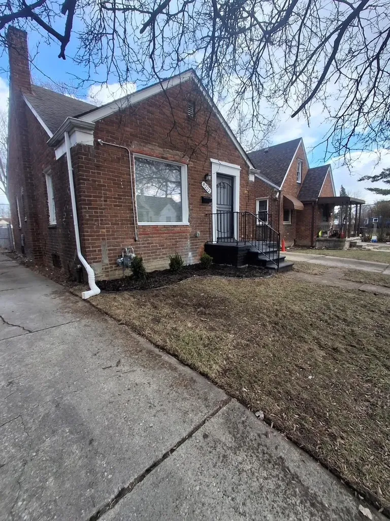 8222 Roselawn Street Detroit City MI 48204