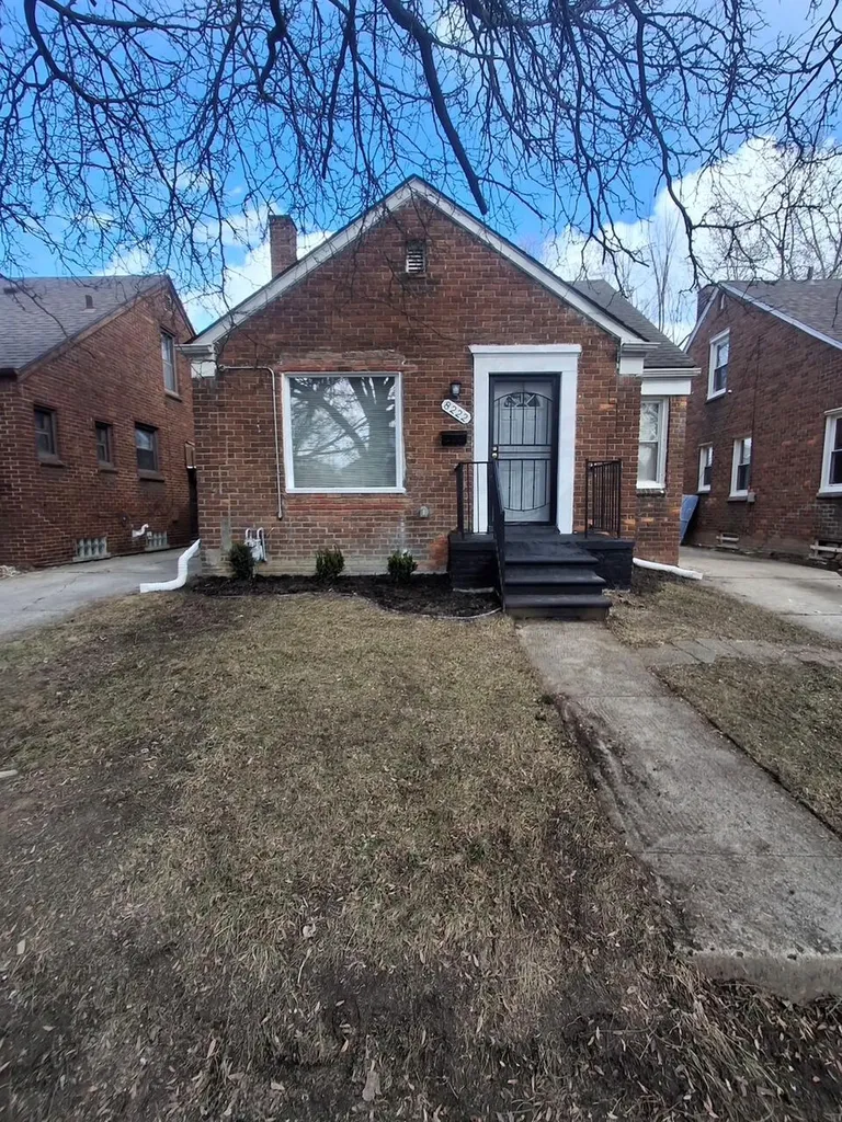 8222 Roselawn Street Detroit City MI 48204