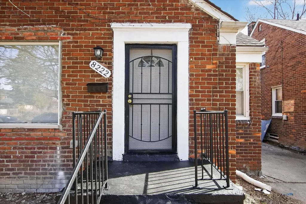 8222 Roselawn Street Detroit City MI 48204