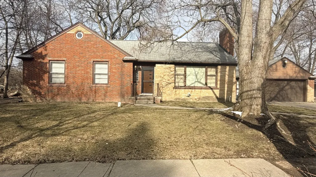 18759 Huntington Avenue Harper Woods City MI 48225