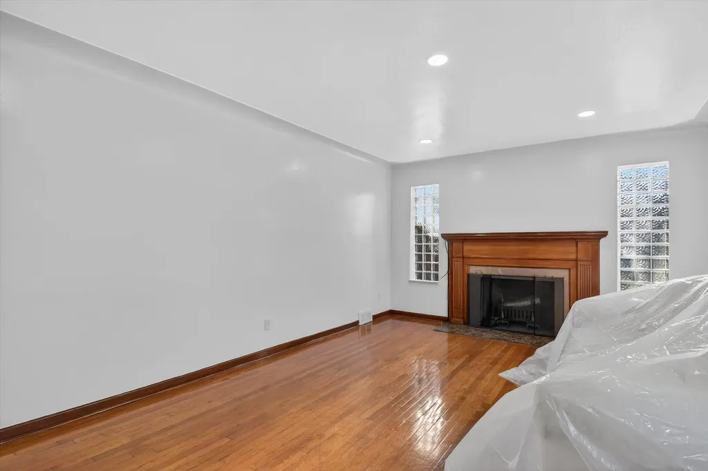 18759 Huntington Avenue Harper Woods City MI 48225