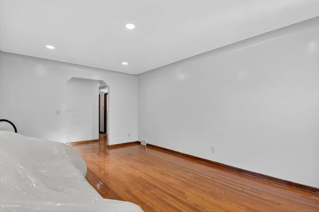 18759 Huntington Avenue Harper Woods City MI 48225