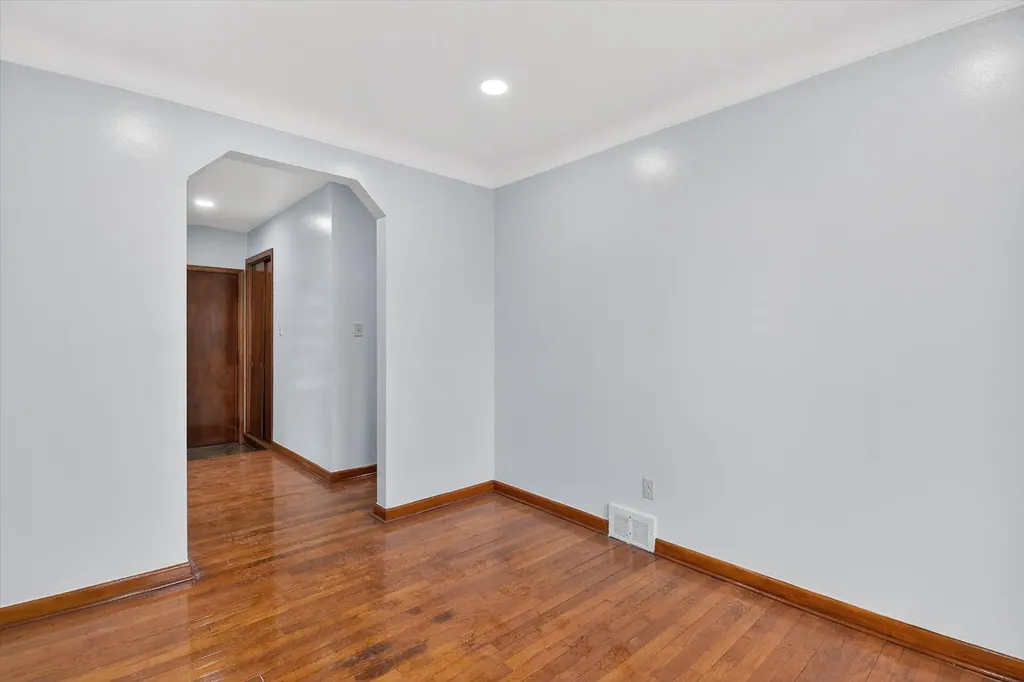 18759 Huntington Avenue Harper Woods City MI 48225