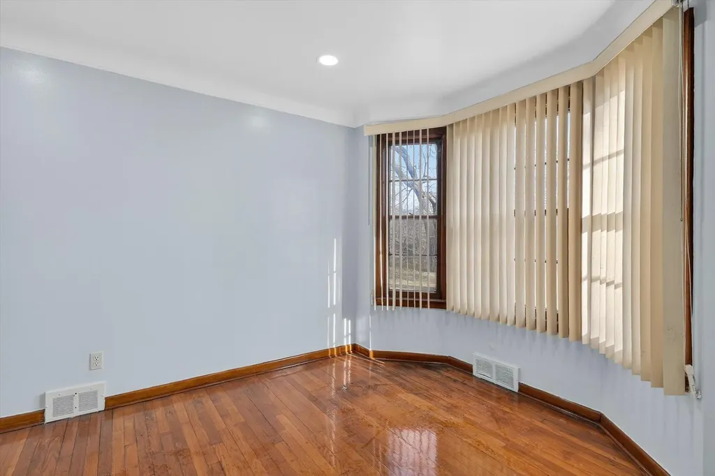 18759 Huntington Avenue Harper Woods City MI 48225