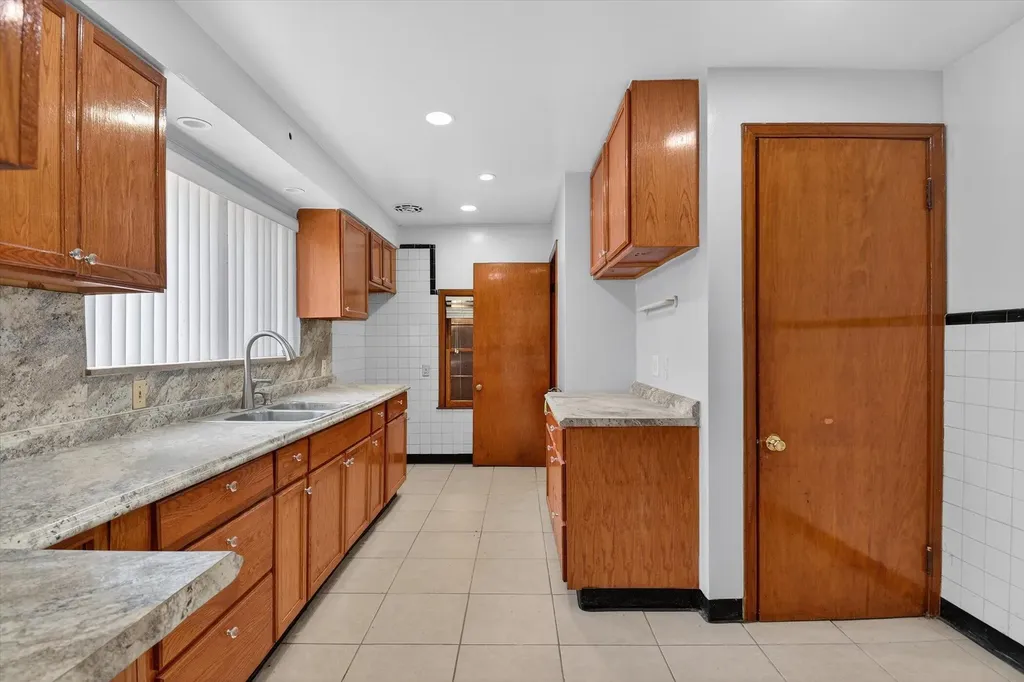 18759 Huntington Avenue Harper Woods City MI 48225
