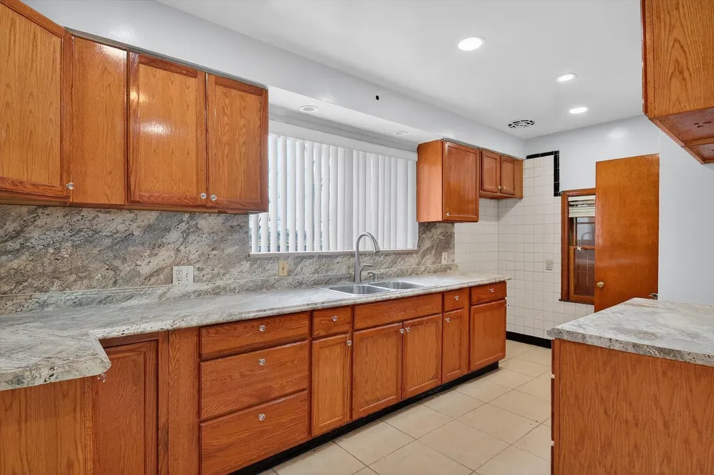 18759 Huntington Avenue Harper Woods City MI 48225