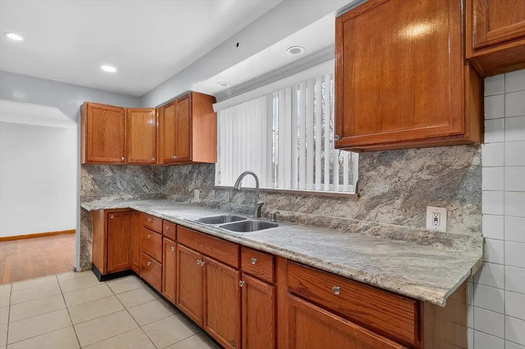 18759 Huntington Avenue Harper Woods City MI 48225