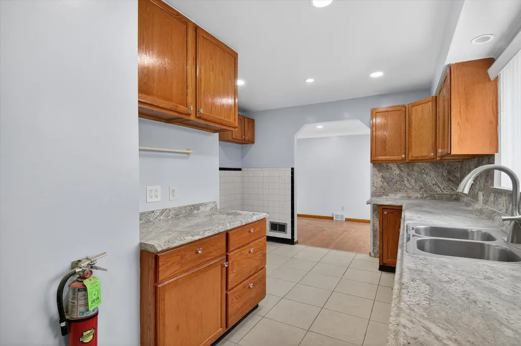 18759 Huntington Avenue Harper Woods City MI 48225