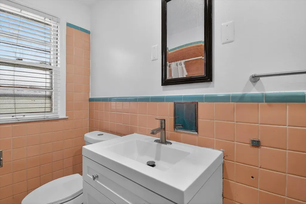 18759 Huntington Avenue Harper Woods City MI 48225