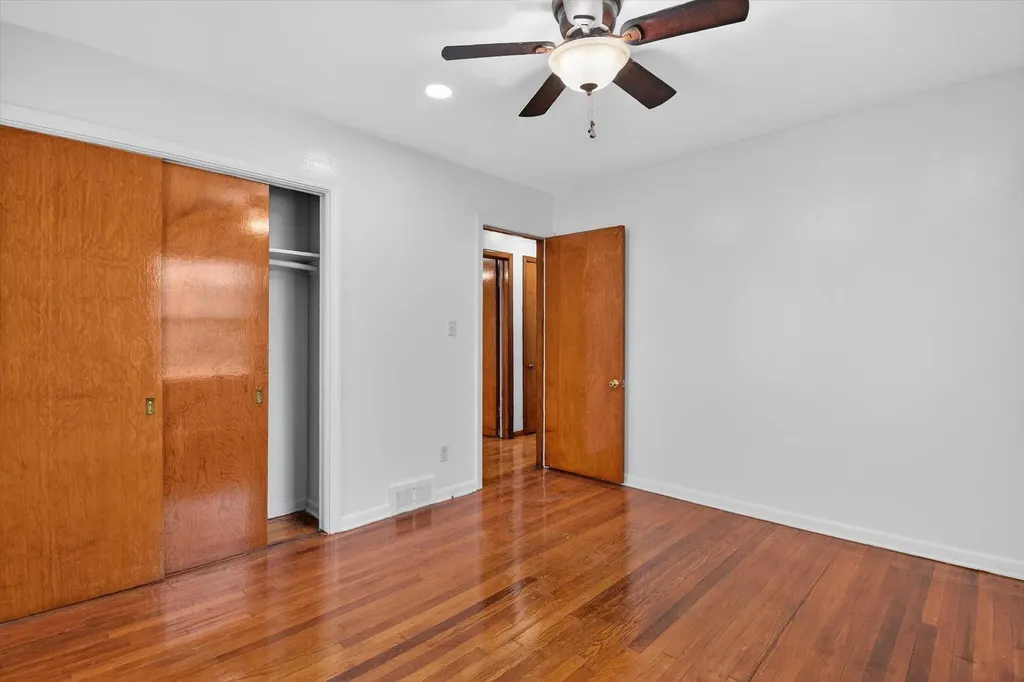18759 Huntington Avenue Harper Woods City MI 48225