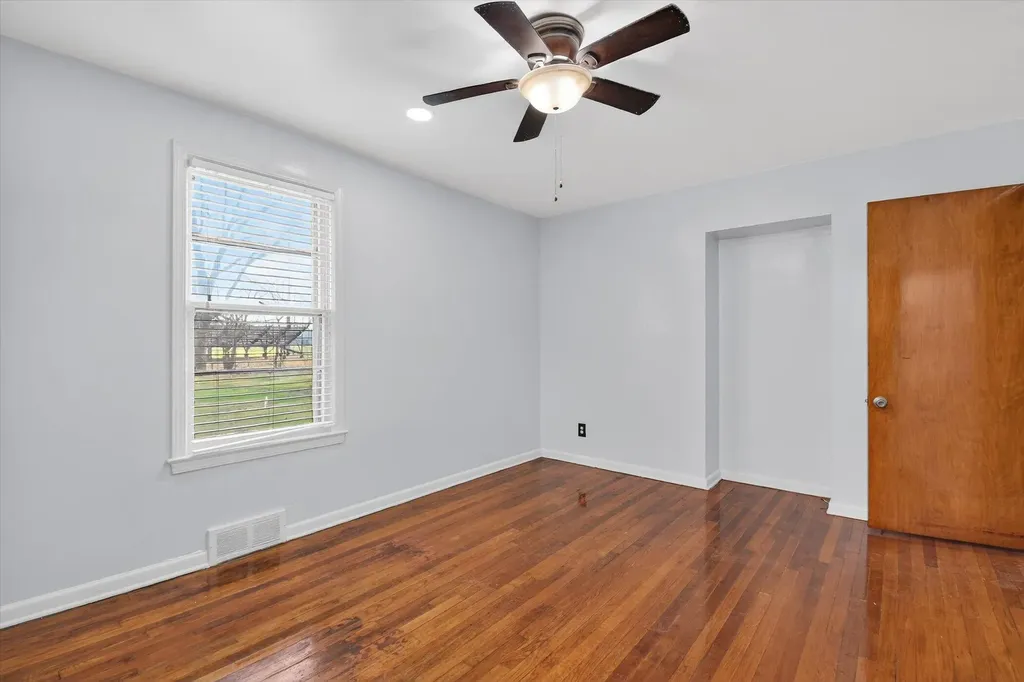 18759 Huntington Avenue Harper Woods City MI 48225