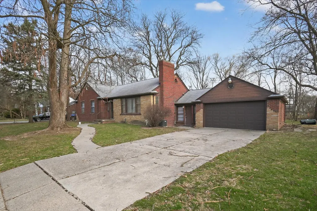 18759 Huntington Avenue Harper Woods City MI 48225