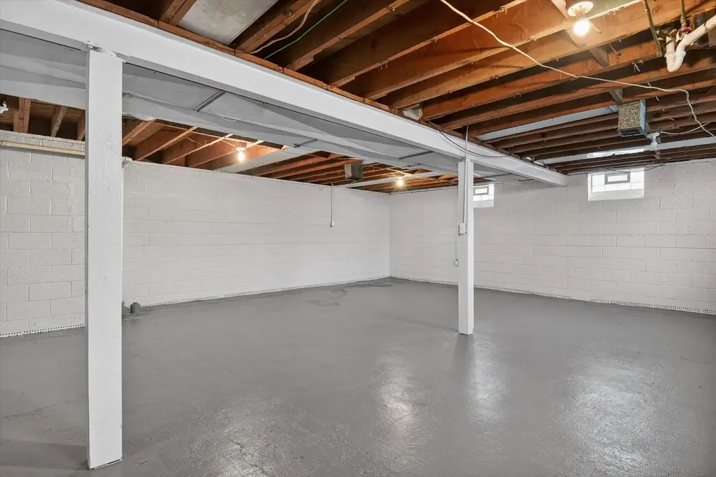 18759 Huntington Avenue Harper Woods City MI 48225